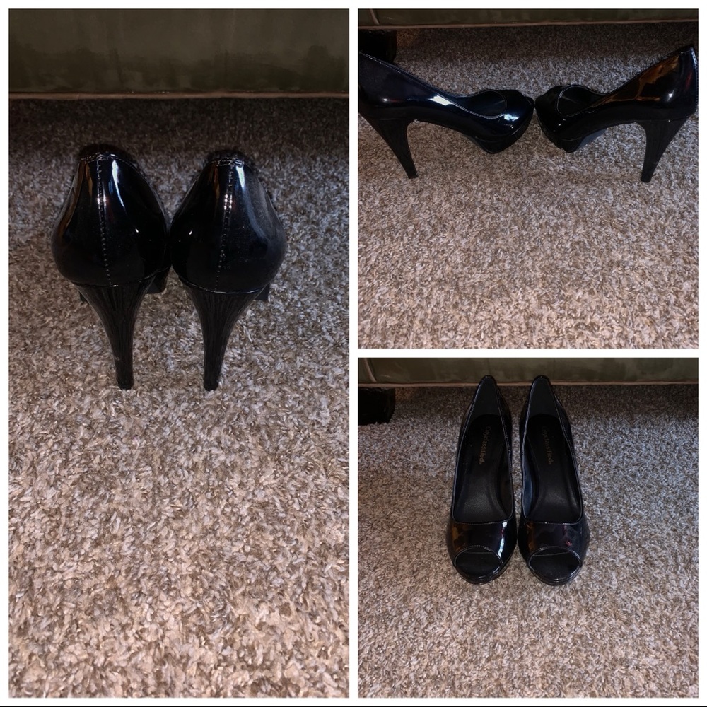Black peel toed pumps
